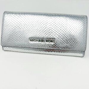 Michael Kors Jet Set Travel Carryall Wallet in Silver